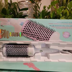 Mane It's Giving Body Jumbo Hot Round Brush bounce Blowout 60MM XL Curler Dry